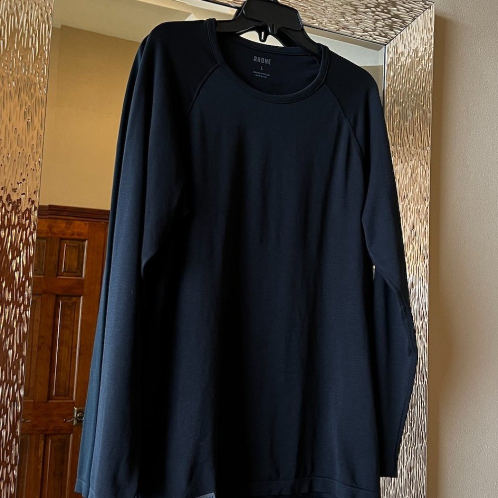 Men's Black Long-Sleeved Shirt